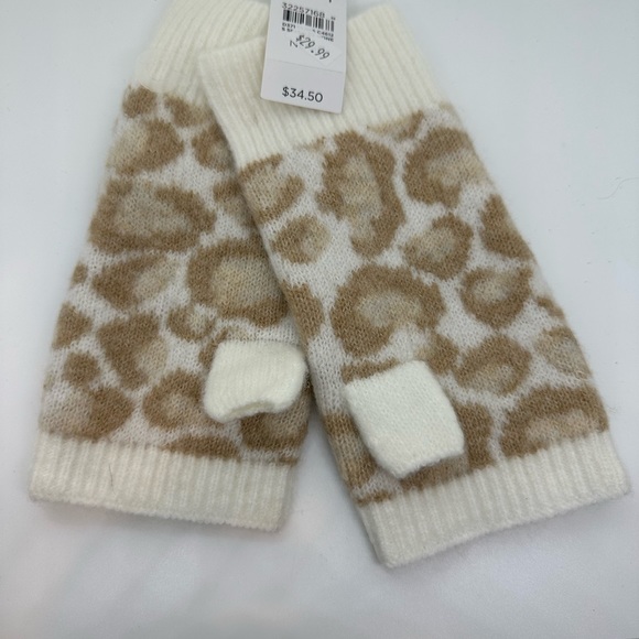 Cheetah Print Fingerless Gloves - Picture 3 of 5